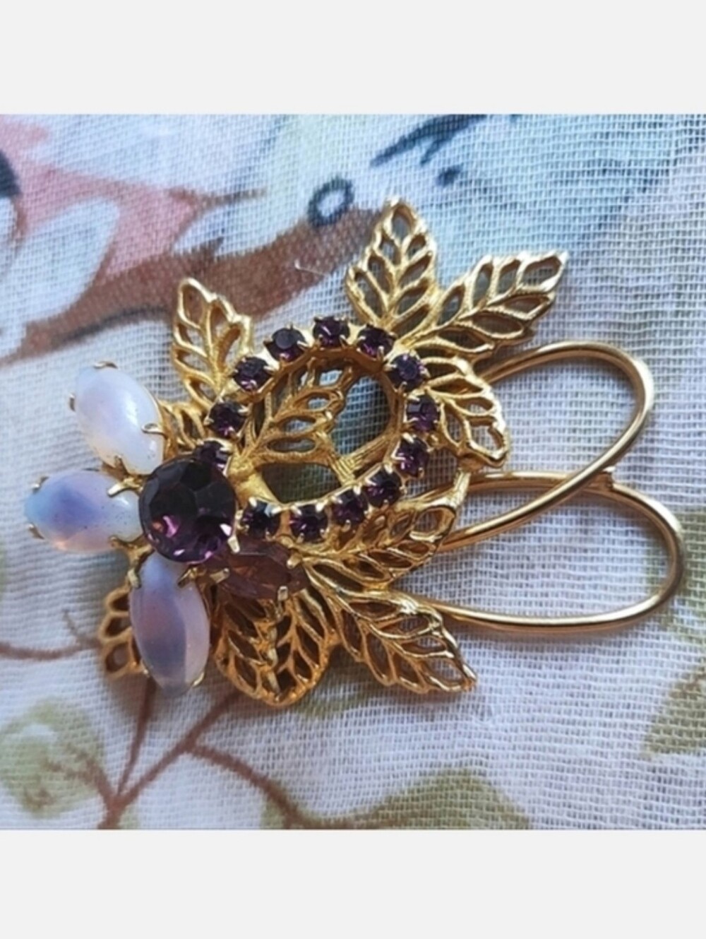 Purple Opaline Prong Set Rhinestone Gold Tone Rhodium Plate Vintage Brooch EUC